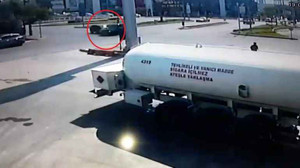 Minibüsle otomobil kavşakta çarpıştı: 2 kişi yaralandı