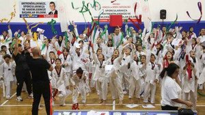370 tekvandocu kuşak atladı