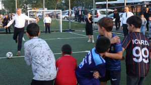 Protokol ve çocuklar halı saha maçı yaptı