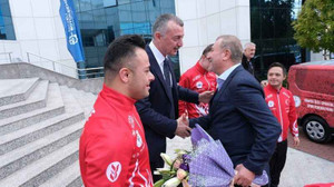 Büyükakın'dan Down Sendromlu Özel Futsal Milli Takımı’na hizmet aracı!