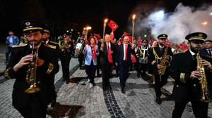Cumhuriyetimizin 100. Yıl etkinliklerinde KOÜ'de fener alayı coşkusu yaşandı
