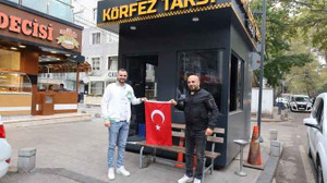 Kocaeli'deki taksiler Türk bayraklarıyla süslendi