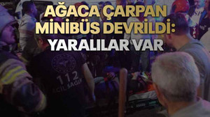 Ağaca çarpan minibüs devrildi: Yaralılar var