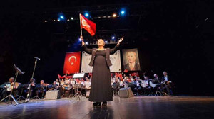 Atatürk sevdiği şarkıyla anıldı