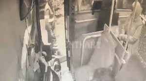 Bir anda bindi, dakikalarca yolculuk yaptı