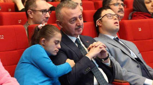 Özel bireylerden Başkan Büyükakın'a yüzleri gülümseten sevgi gösterisi