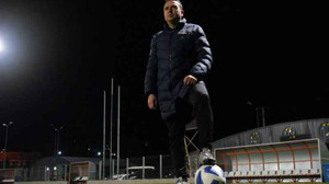 Teknik direktörüne kızıp futbolu bıraktı, kendisi hoca olup 7 kupa kazandı