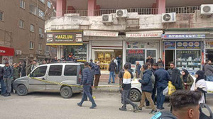 Maskeli saldırganlar kuyumcuya kurşun yağdırdı!