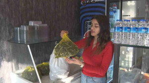 Midye hırsızlarının rahatlığı görenleri hayrete düşürdü, o anlar kamerada