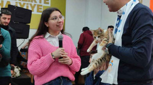 Murat Kurum'a kedi hediye ettiler