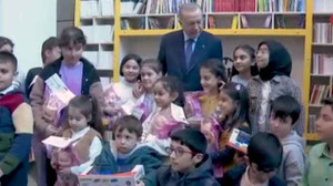 Erdoğan tedavi gören çocukları ziyaret etti
