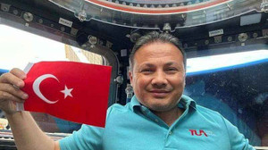 Alper Gezeravcı ailesiyle buluştu, o anlar kamerada
