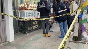 Maskeli ve silahlı şahısların kuyumcu soygunu kamerada