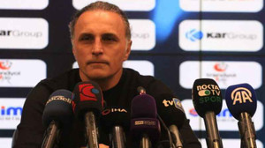 Mustafa Gürsel hakeme ateş püskürdü: - “5 dakika VAR’a gidip inceliyorsun. Bir şey varsa vardır, ilk bakışta görünür”