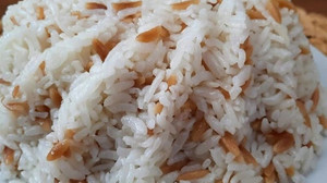 Pilavınız lapa olduysa üzülmeyin. Lapa olan pilavın 2 dakikada kurtulmasını sağlayan yöntem