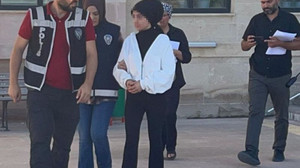 TikTok'ta 'Ben dudak seviyorum' deyip çocuğu dudağından öptüren kadın tutukladı