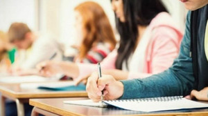 Üniversitelinin bursuna ekonomi ambargosu
