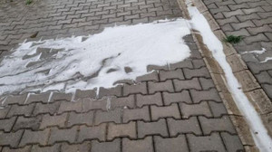 Her yağmurda evlerinden köpük akıyor, imza kampanyası başlattılar