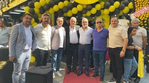 İzmitlilerin yeni dürümcüsü yoğun katılımla açıldı