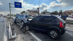 Kocaeli'de iki otomobilin çarpıştığı kazada 2 kişi yaralandı