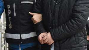 Kocaeli’nde polis aracına çarpıp kaçan şüpheliler yakalandılar