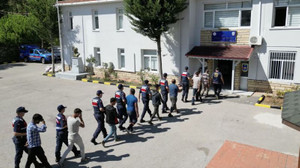Fındık hırsızları yakalandı!