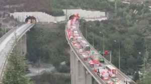TEM Otoyolu'nun Kocaeli geçişinde zincirleme trafik kazası!