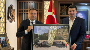 Ülkücü başkandan genel başkana dikkat çeken hediye
