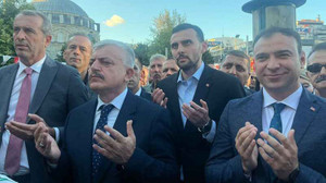 MHP devir tesliminden bir fotoğraf üç küskün!