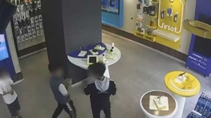 Bursa’da şok hırsızlık: 30 saniyede 195 bin liralık telefon çaldılar