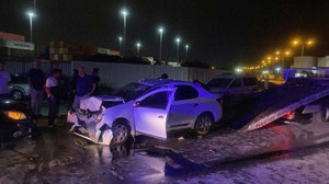 Kocaeli'de iki araç kafa kafaya çarpıştı! Yaralılar var...
