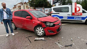 Kocaeli’de 2 otomobil çarpıştı: 2 çocuk yaralandı