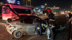 Kocaeli'de iki otomobil çarpıştı... Yaralılar var!