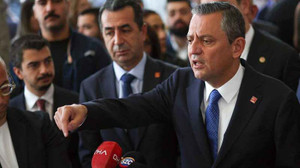 Özel iktidara yüklendi “Para çarpmaya çalıştılar”