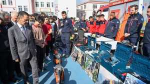 Vali Aktaş, İzmit’teki lisede deprem tatbikatına katıldı