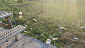 Çocuk parkı çöplüğe döndü!
