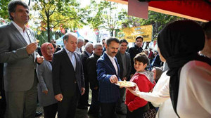 Vali Aktaş, Eşme ayva festivaline katıldı