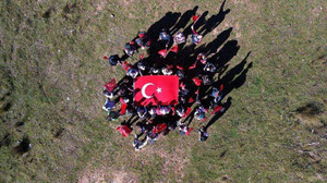 Bayrağımız Kartepe zirvede dalgalandı