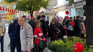 Cumhuriyet korteji değil dönerci açılışı!