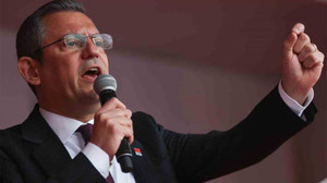 Özgür Özel: 'Fethullah Gülen hayatta olsa, gelir omzunuzdan öper'