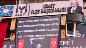 Dervişoğlu’nun o sözlerini ilçe binasına astılar