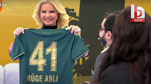 Müge Anlı’ya Kocaelispor forması