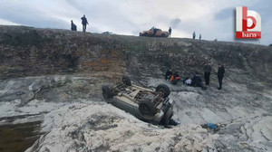 Akıl almaz kaza! Fren yerine gaza bastı, kayalıklardan uçtu