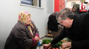 Yıldızlı, İzmit Perşembe Pazarı'nda vatandaşlarla buluştu