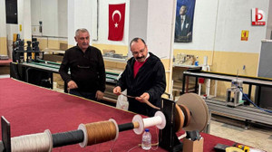 Başkan Atsız bu kez ahşap perde tezgahının başına geçti