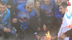 Flaş eylem: TÜİK binası önüne mum diktiler!