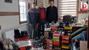 Muhtar çocuklara mont ve bot dağıttı