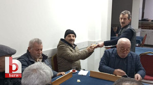 Derinceli esnaf Ferdi Tayfur anısına tatlı dağıttı