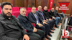 Ülkü Ocakları Başkanı, MHP’lilerle İzmit Meclisi’ni izledi