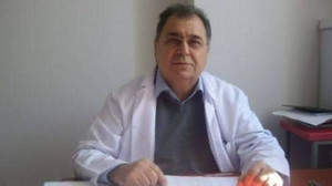 İzmit'in ünlü doktoru Serdar Özbek, ameliyat sırasında yaşamını yitirdi